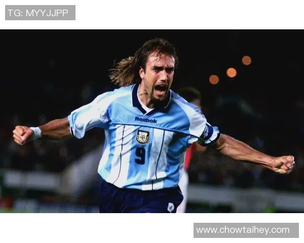 世界足球明星的荣耀与梦想探索全球足坛传奇人物的精彩人生与成就