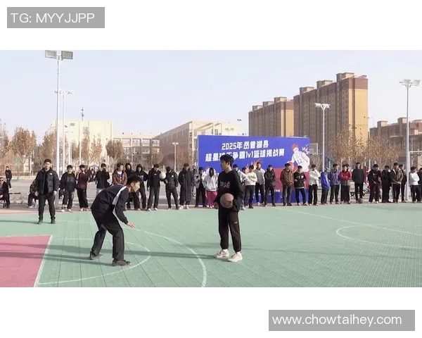 足球巨星挑战篮球罚篮赛场展现运动魅力与技巧的精彩对决